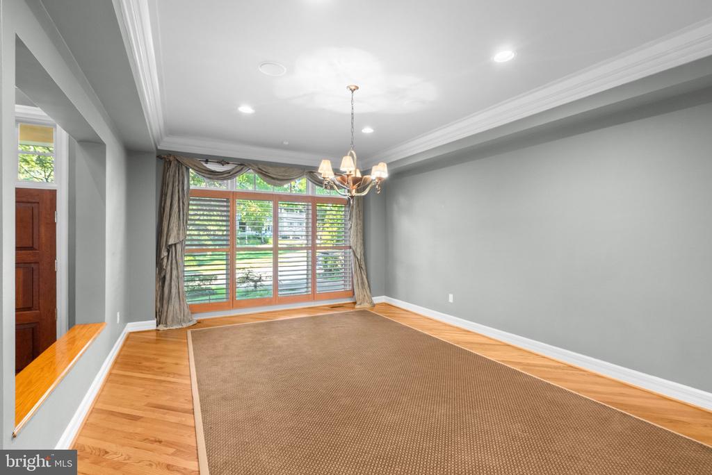 7016 WINTERBERRY LANE