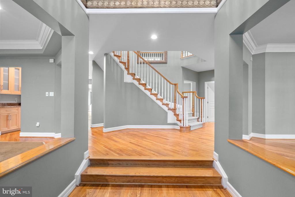 7016 WINTERBERRY LANE