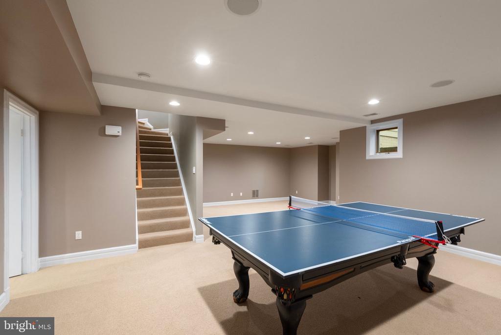 7016 WINTERBERRY LANE