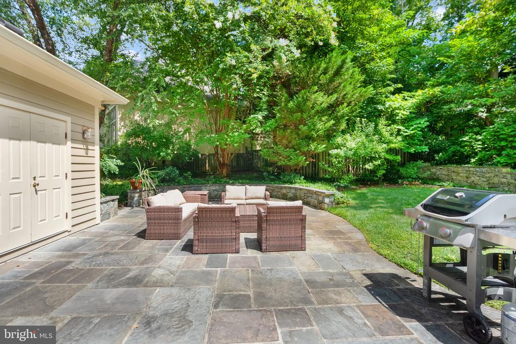 7016 WINTERBERRY LANE