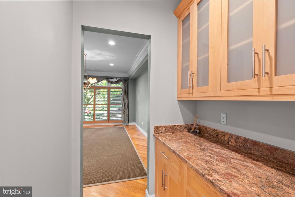 7016 WINTERBERRY LANE
