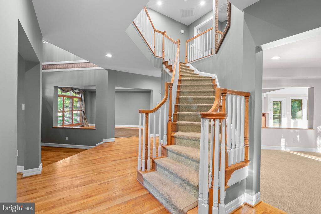 7016 WINTERBERRY LANE