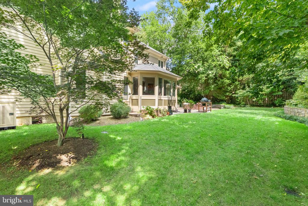 7016 WINTERBERRY LANE