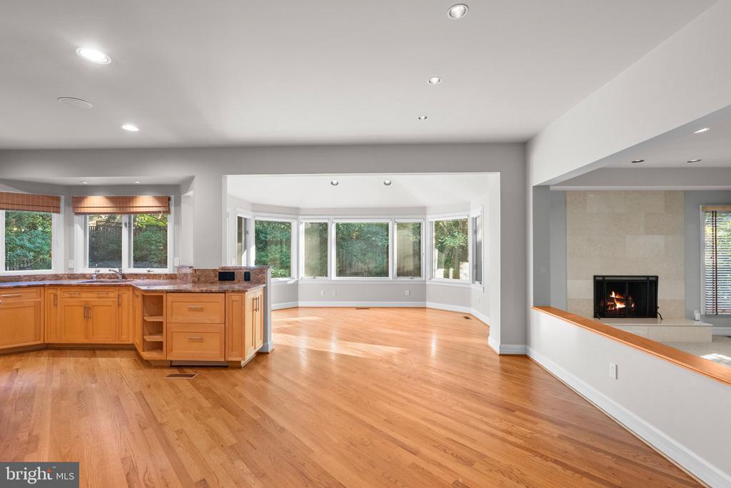 7016 WINTERBERRY LANE