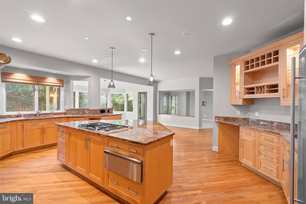 7016 WINTERBERRY LANE