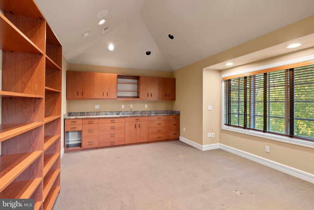 7016 WINTERBERRY LANE