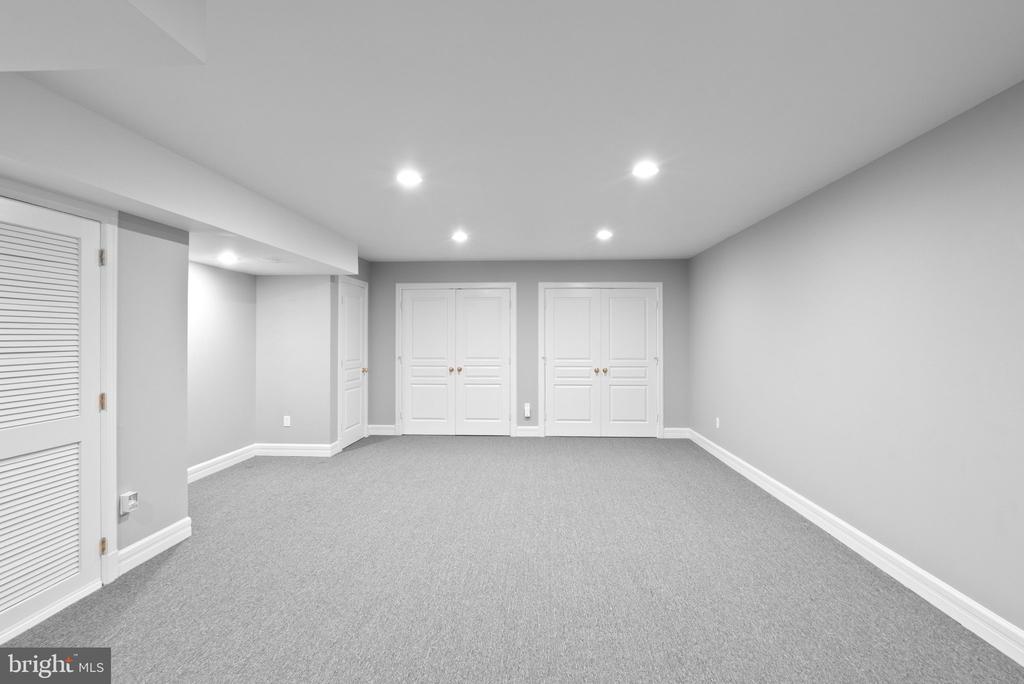 7016 WINTERBERRY LANE