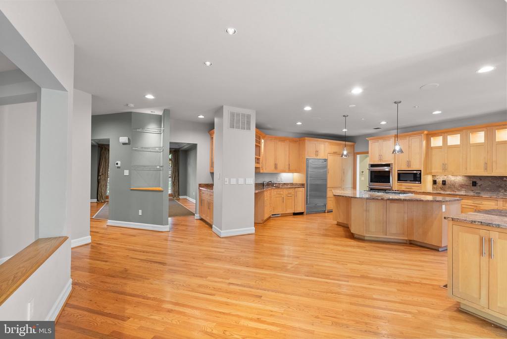 7016 WINTERBERRY LANE