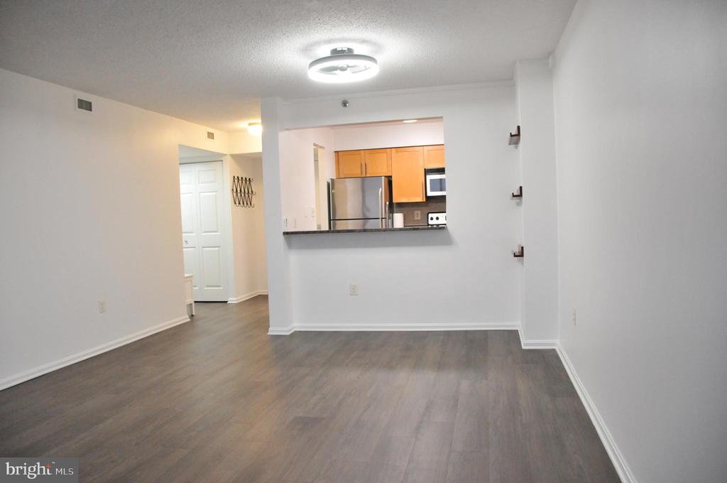 10101 GROSVENOR PLACE Unit: 1804