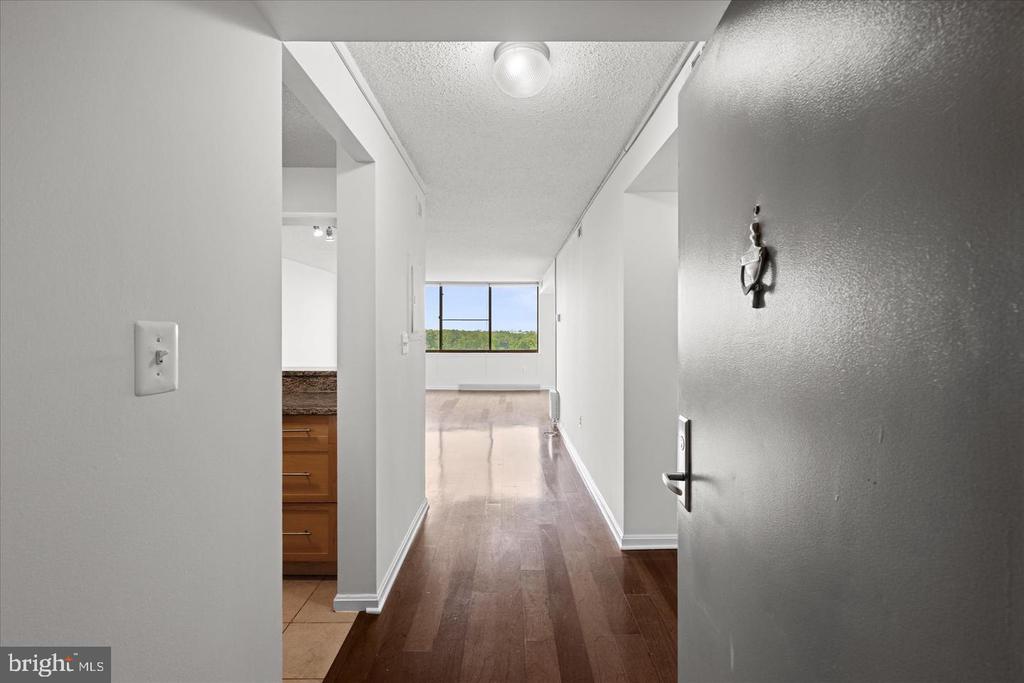 10101 GROSVENOR PLACE Unit: 1804
