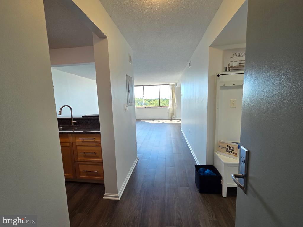 10101 GROSVENOR PLACE Unit: 1804