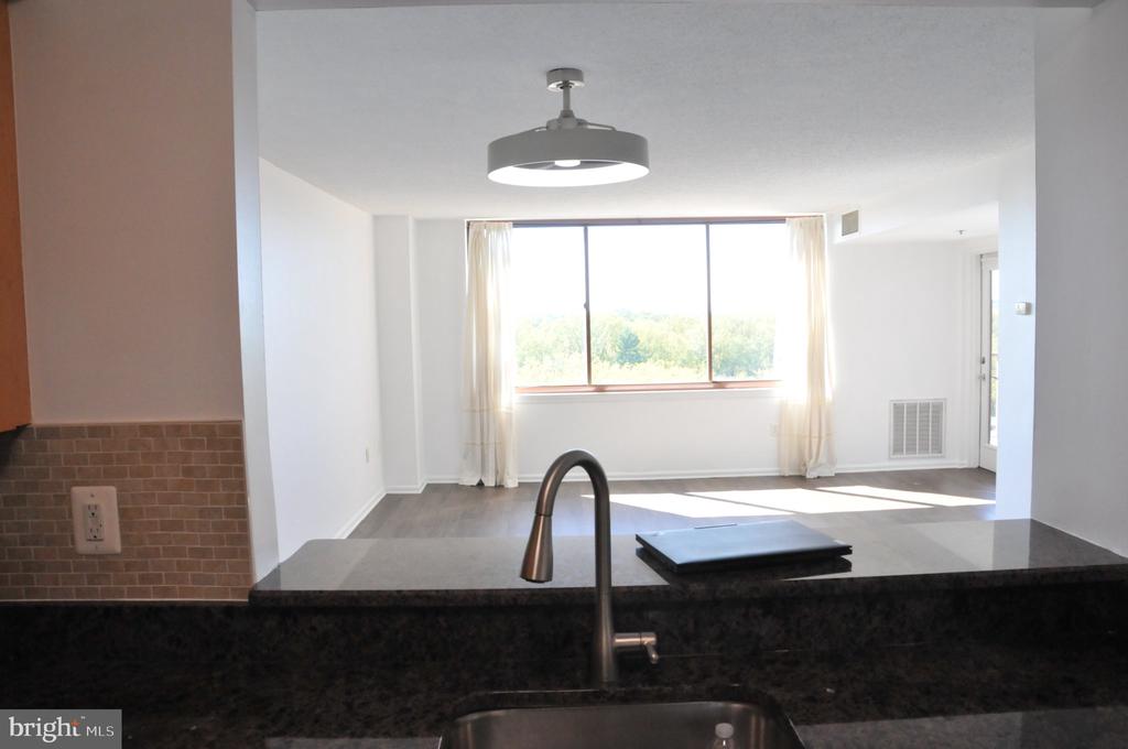 10101 GROSVENOR PLACE Unit: 1804
