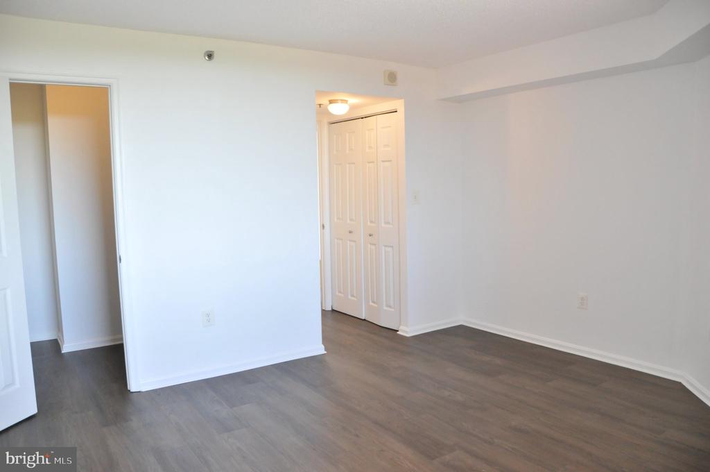 10101 GROSVENOR PLACE Unit: 1804