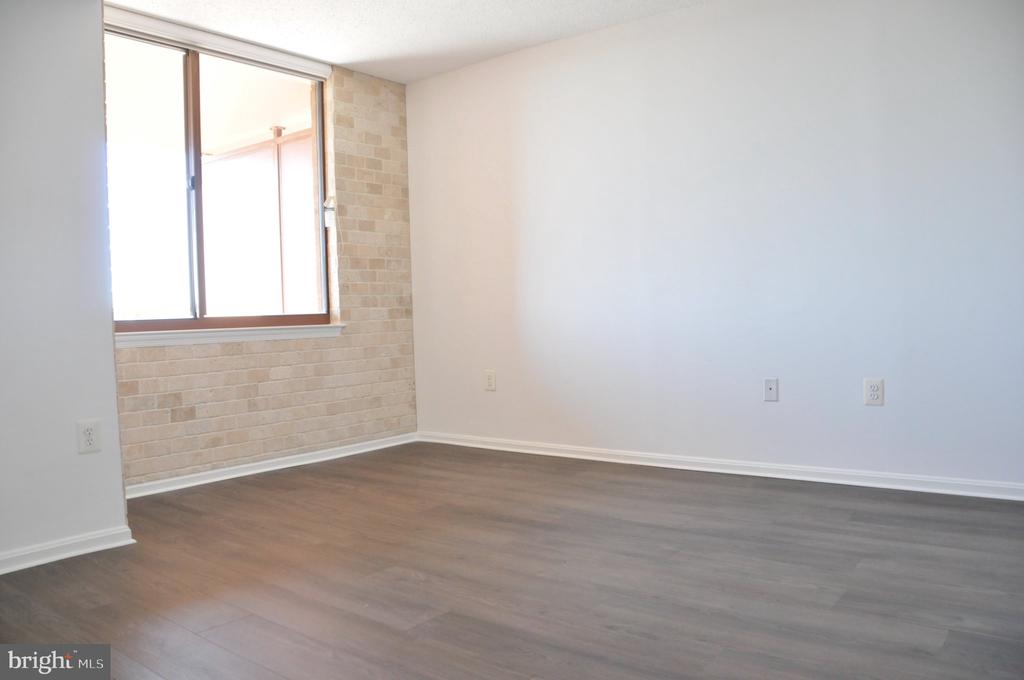 10101 GROSVENOR PLACE Unit: 1804