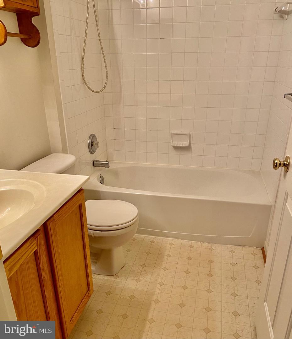 14702 FARNHAM LANE