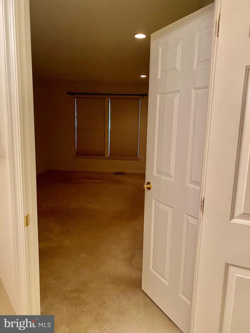 14702 FARNHAM LANE