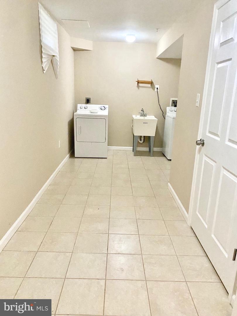 14702 FARNHAM LANE