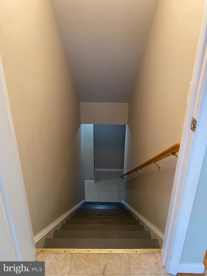14702 FARNHAM LANE