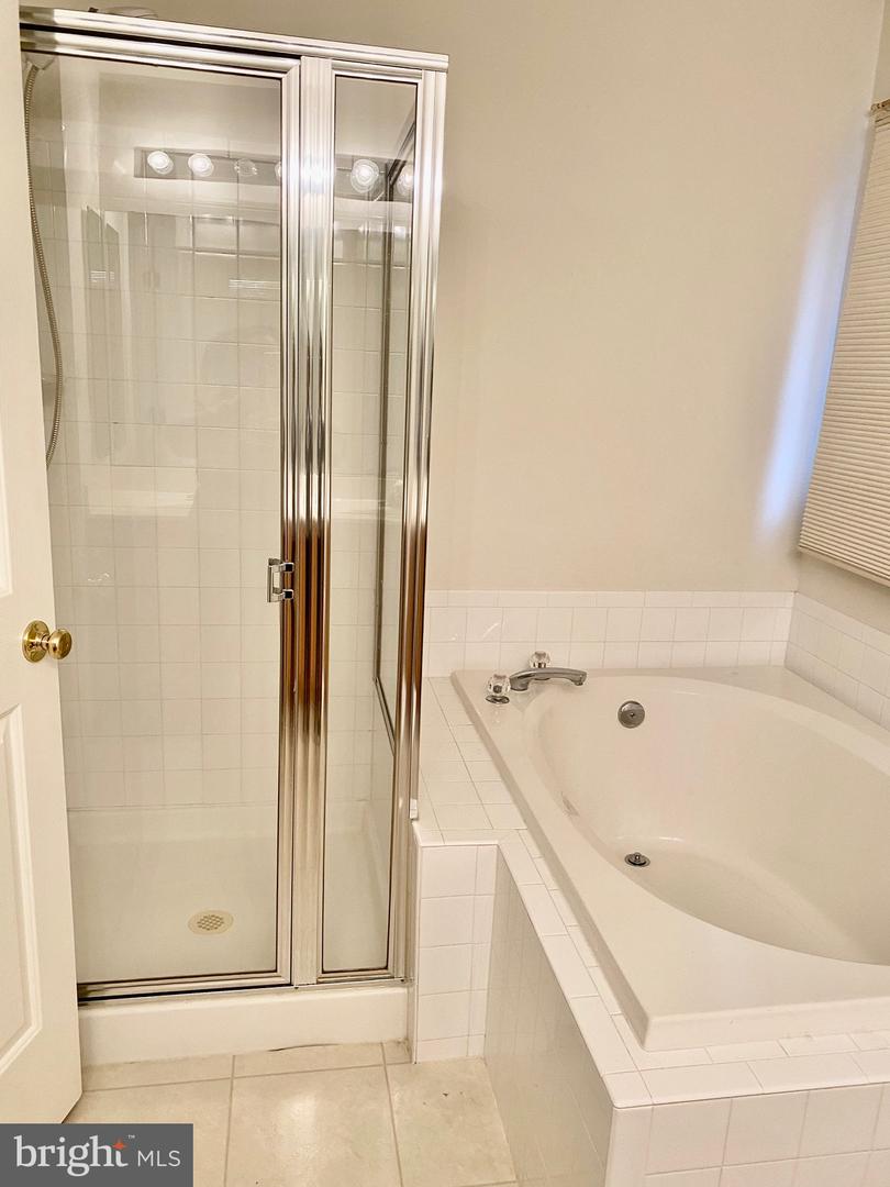 14702 FARNHAM LANE