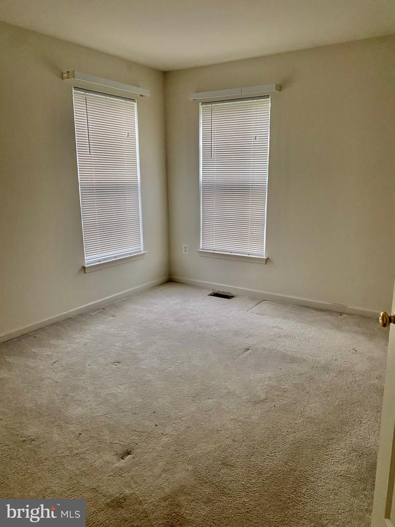14702 FARNHAM LANE