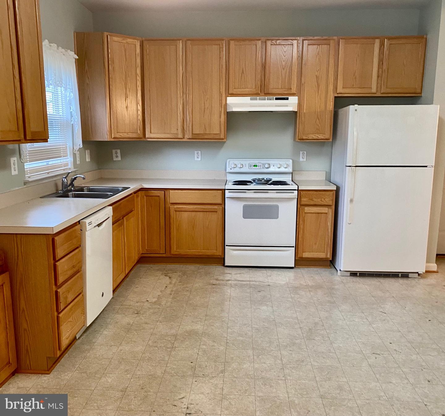 14702 FARNHAM LANE