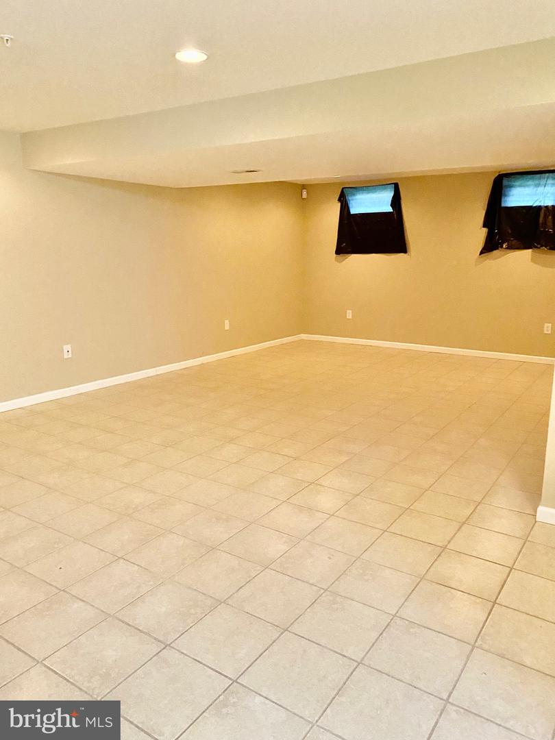14702 FARNHAM LANE