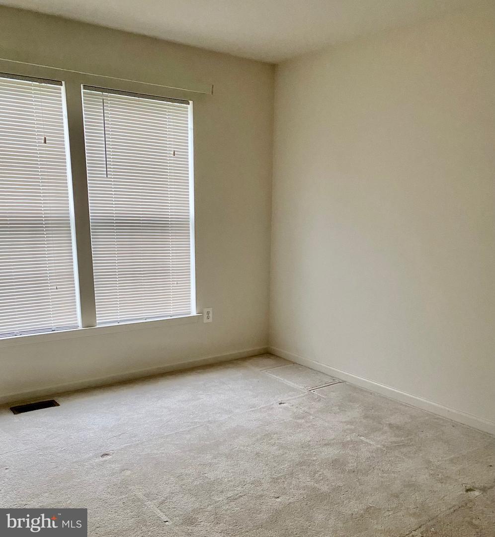 14702 FARNHAM LANE