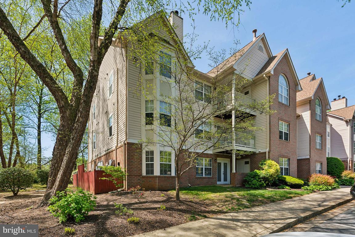 9720 Lake Pointe Ct #101