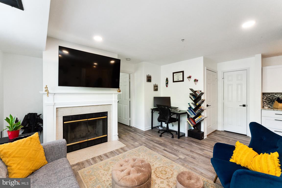 9720 Lake Pointe Ct #101