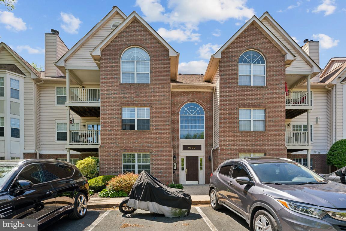 9720 Lake Pointe Ct #101