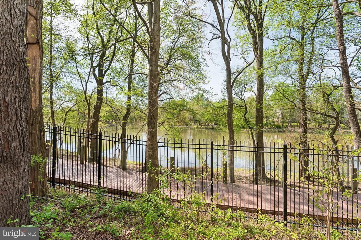 9720 Lake Pointe Ct #101