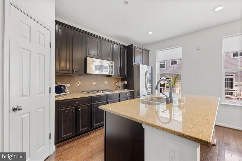 1707 Fernwood Dr