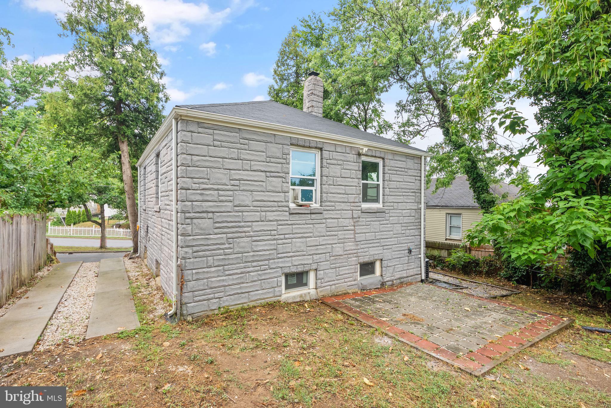 1403 Dunbar Oaks Dr