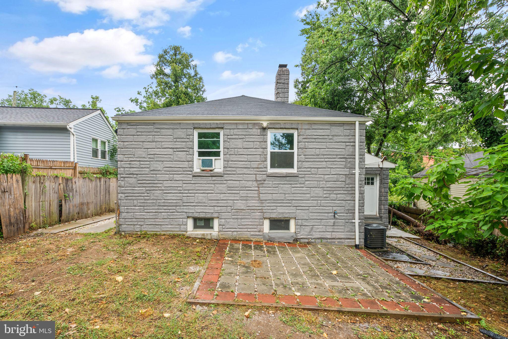 1403 Dunbar Oaks Dr