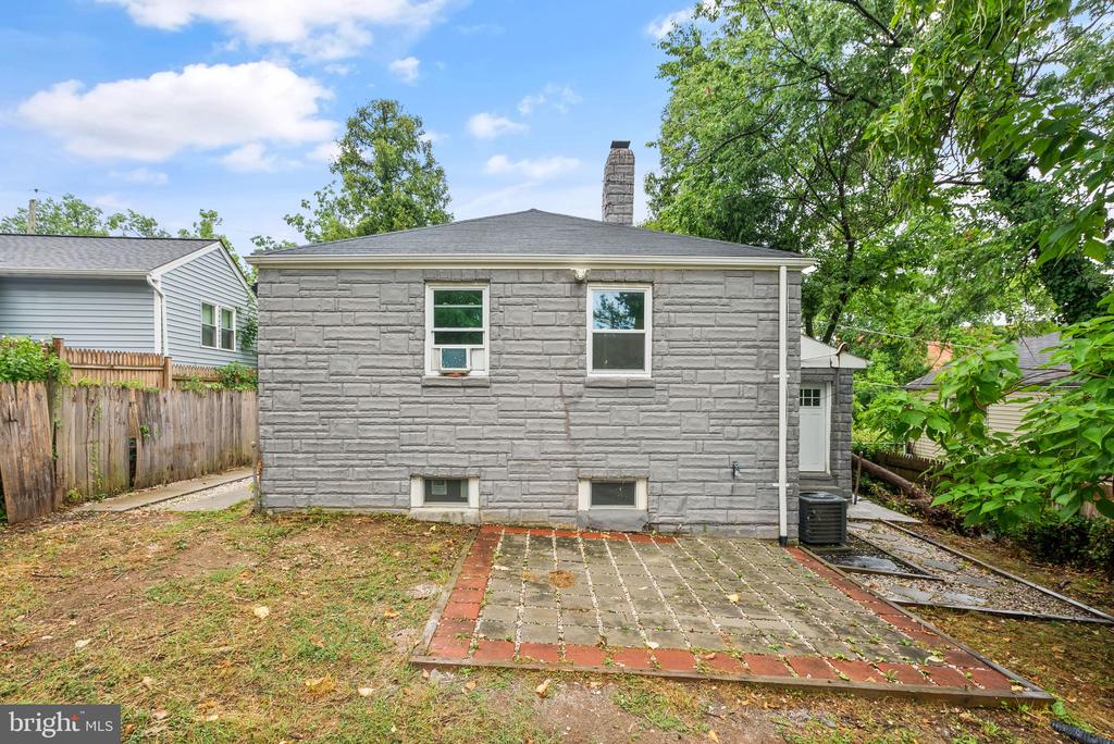 1403 Dunbar Oaks Dr
