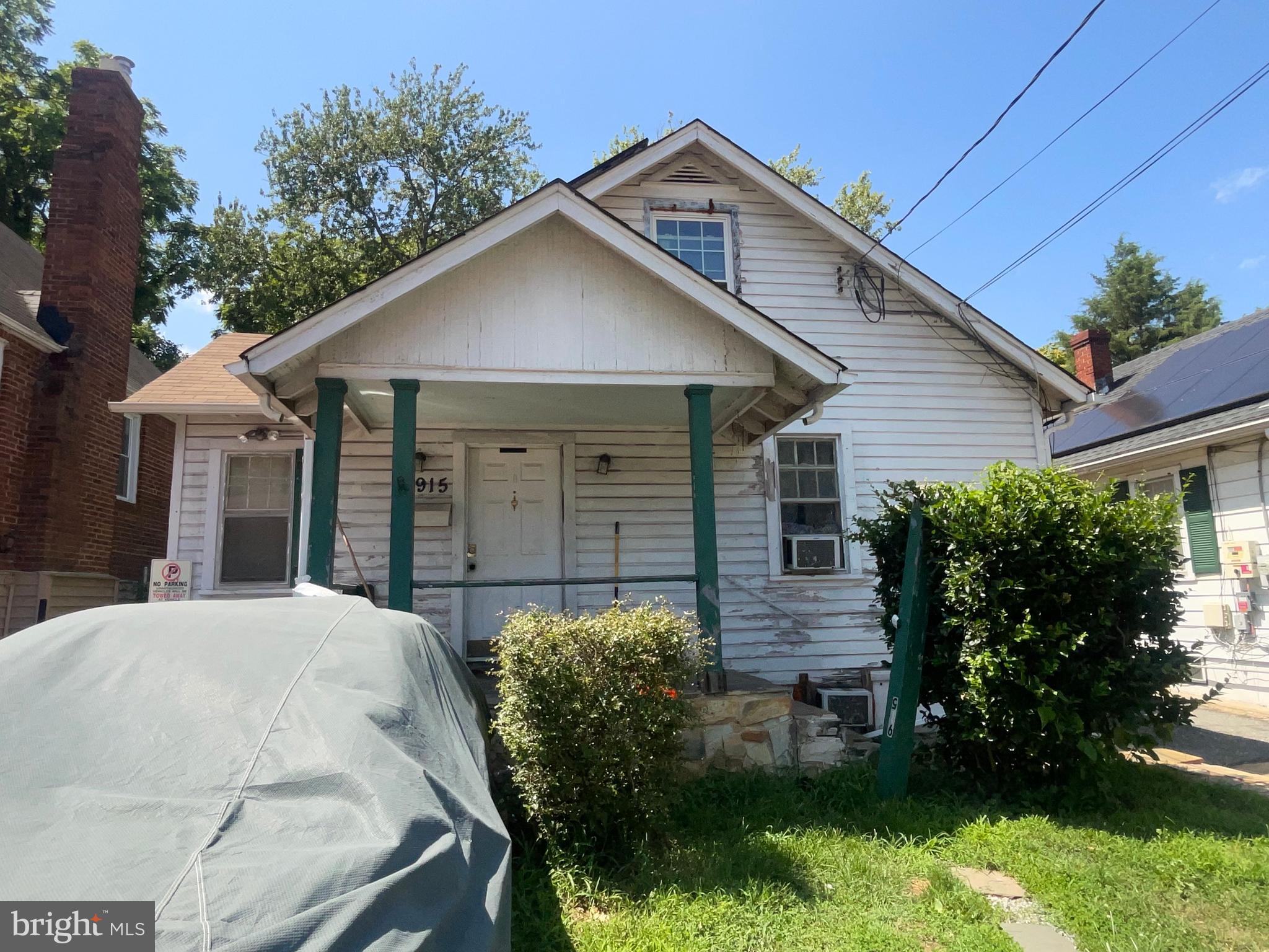 915 Larchmont Ave