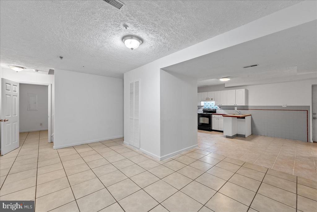 1923 Tall Timber Ct