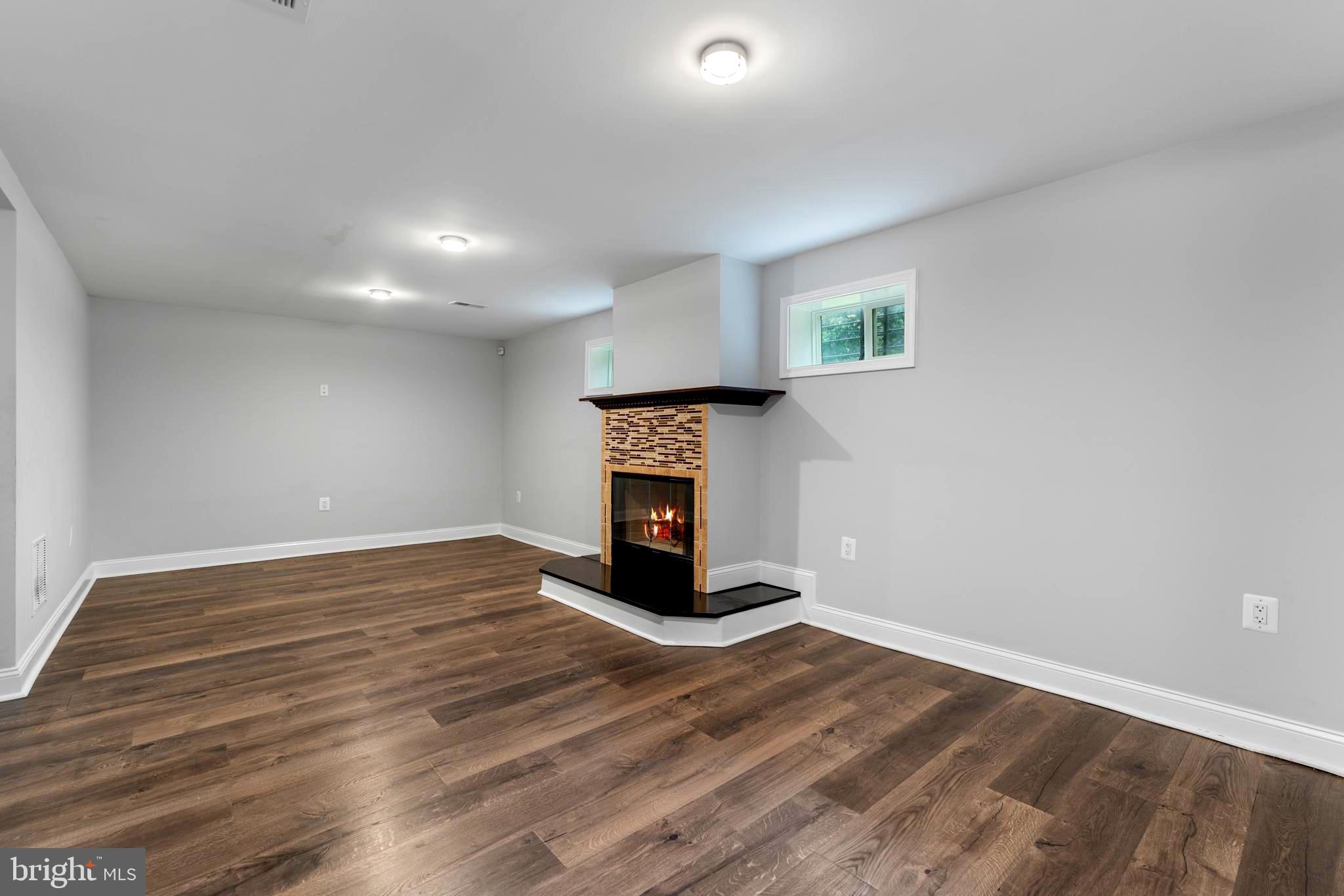 902 Sitka Ln