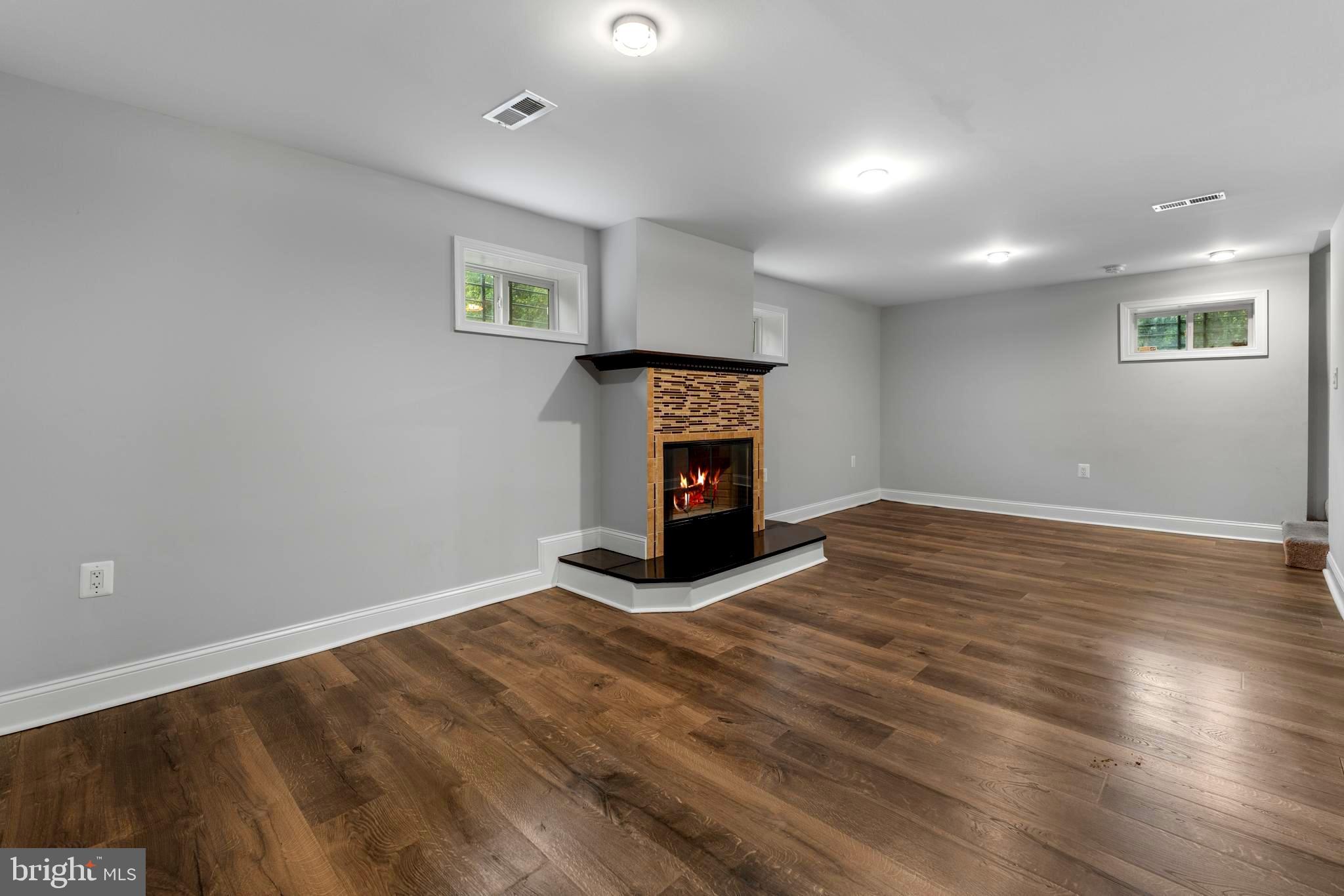 902 Sitka Ln