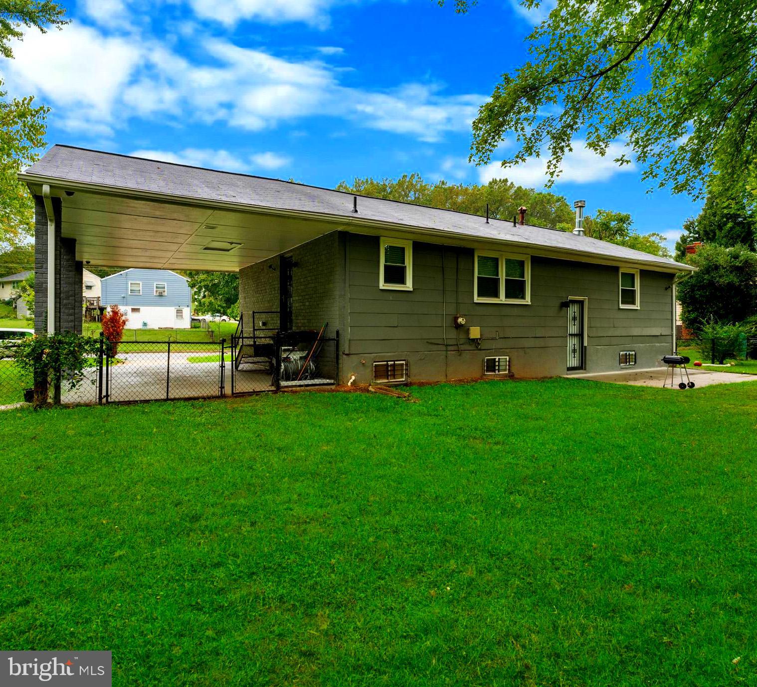 902 Sitka Ln