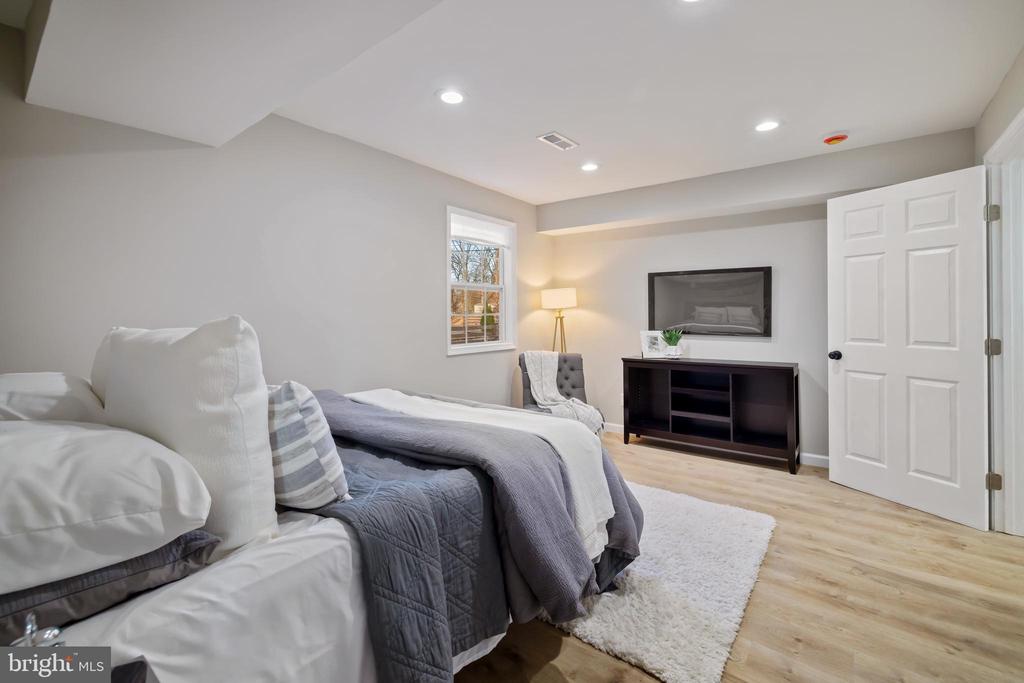 9107 Simpson Ln