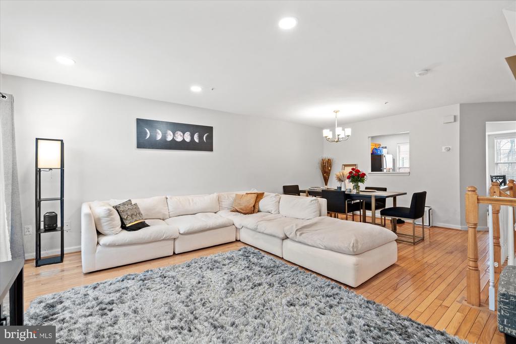 13093 Salford Ter