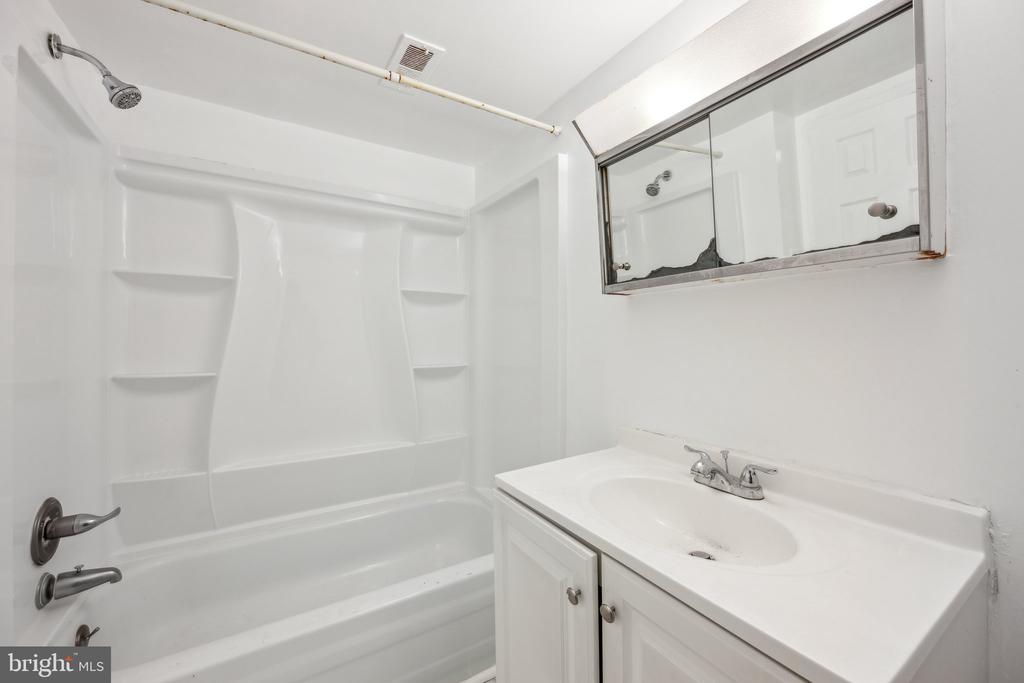 10106 CAMPUS WAY S #203-3B