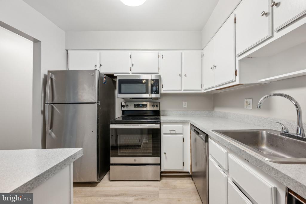 10106 CAMPUS WAY S #203-3B