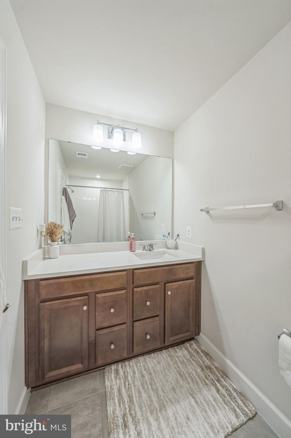 3511 Carnaby St