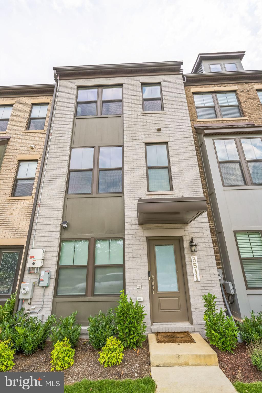 3511 Carnaby St