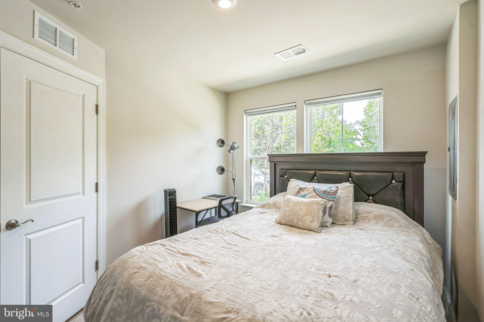 3511 Carnaby St