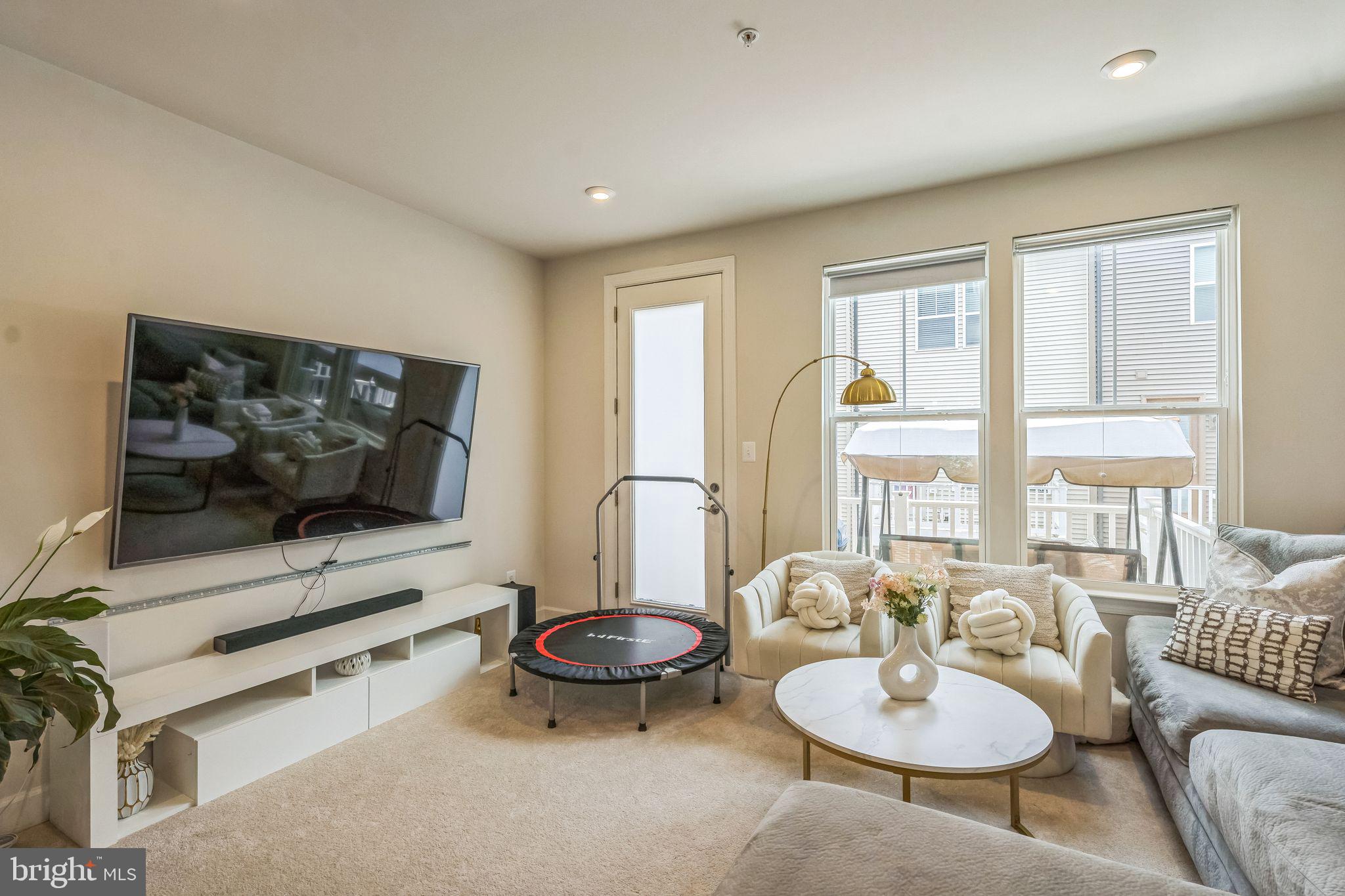 3511 Carnaby St