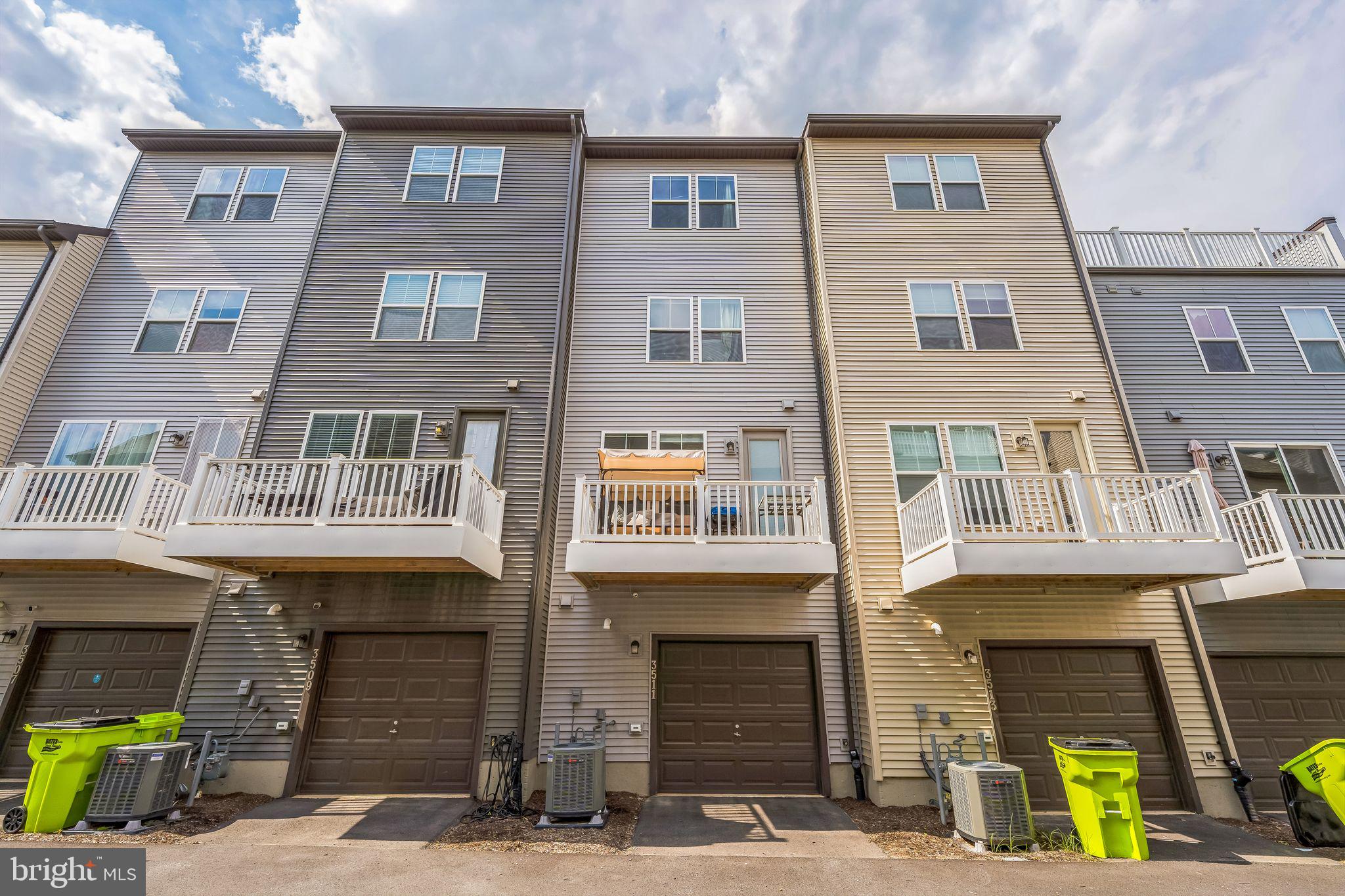 3511 Carnaby St