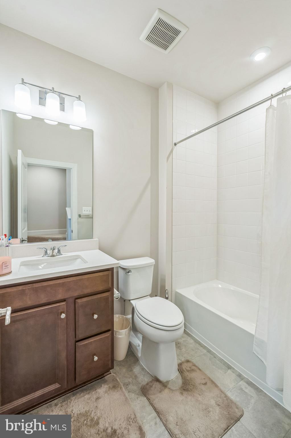 3511 Carnaby St